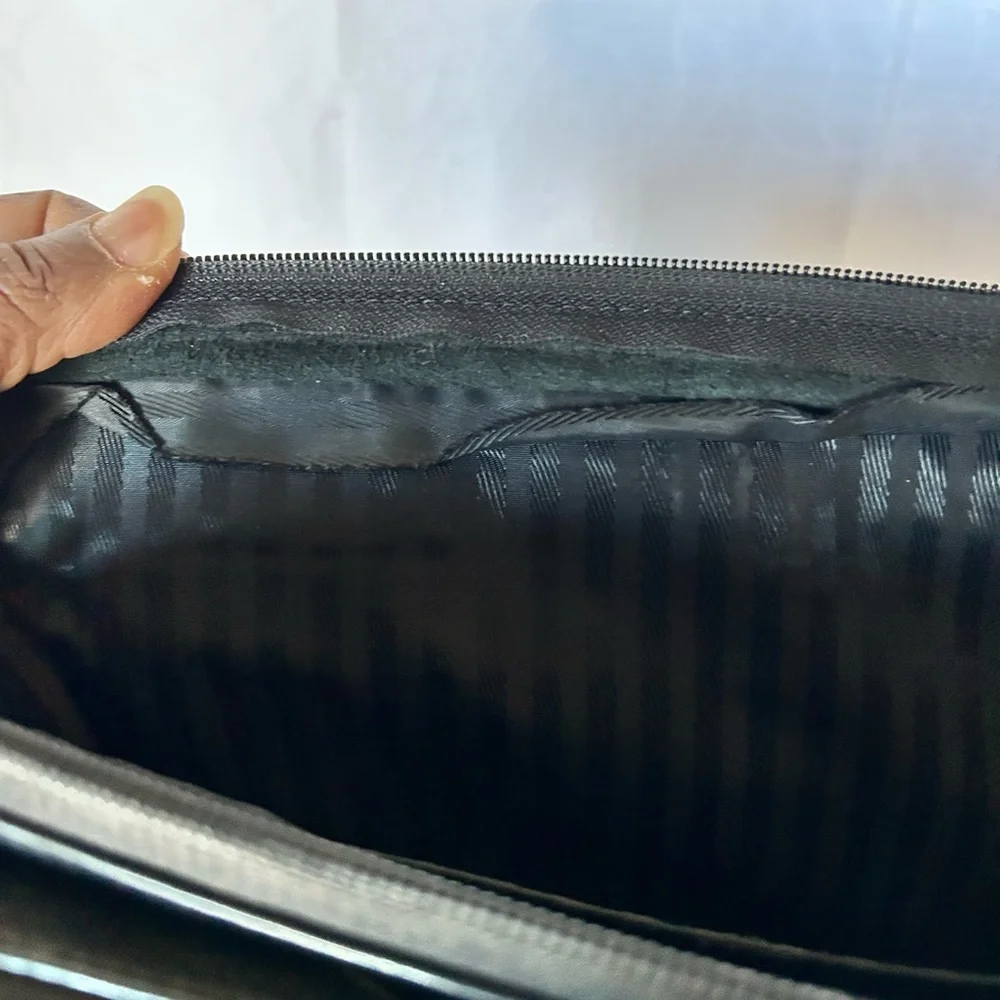 TUMI Classic Black Leather Business Briefcase Organizer.